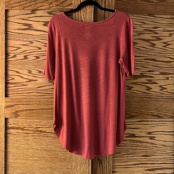 Maurices Long 24/7 Coral Tee Shirt, Medium - Picture 2 of 3